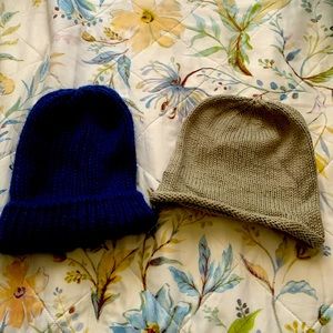 ❓Blue & Gray knitted beanies❓